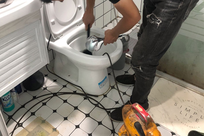涡阳马桶堵塞自己疏通还是找师傅?专业上门服务让你省时更省心